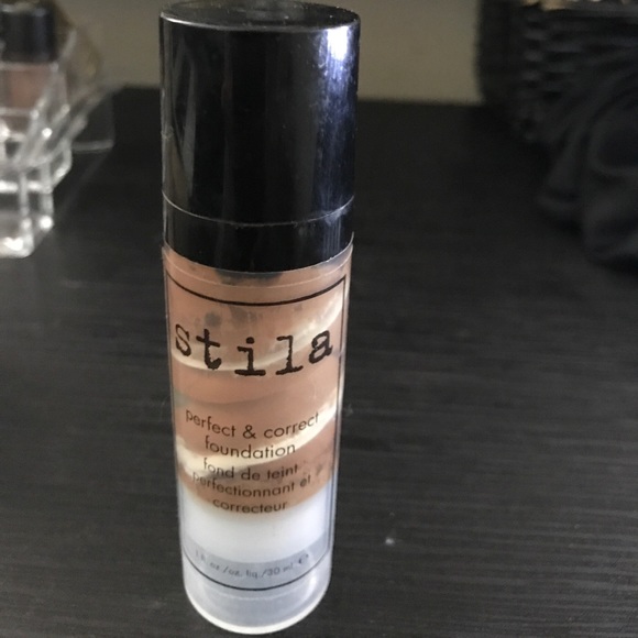 Stila Perfect & Correct Foundation in Deep - Picture 1 of 3