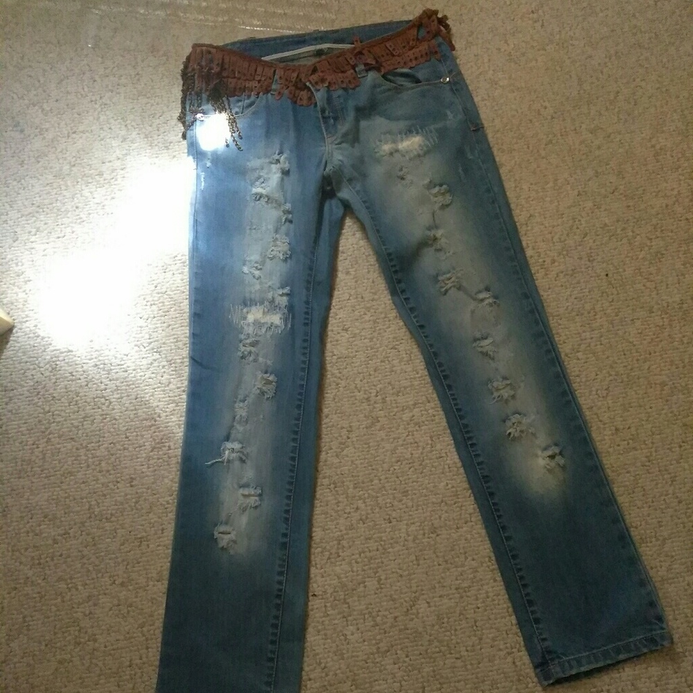 Benedetta Novi destroyed jeans