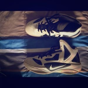 Basketball shoes