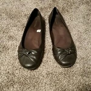 Women's brown flats