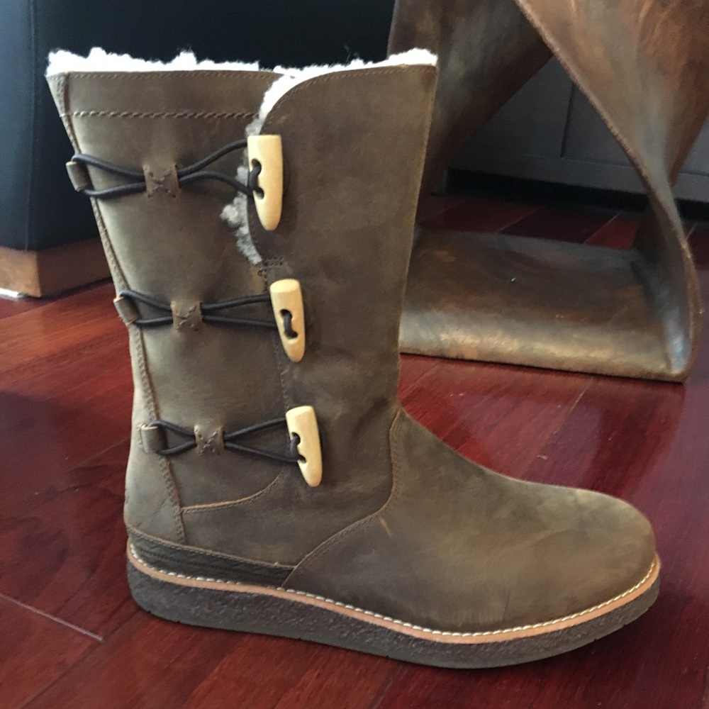 UGG Kaya Boots NEW IN BOX