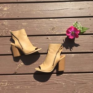 DV tan leather booties!