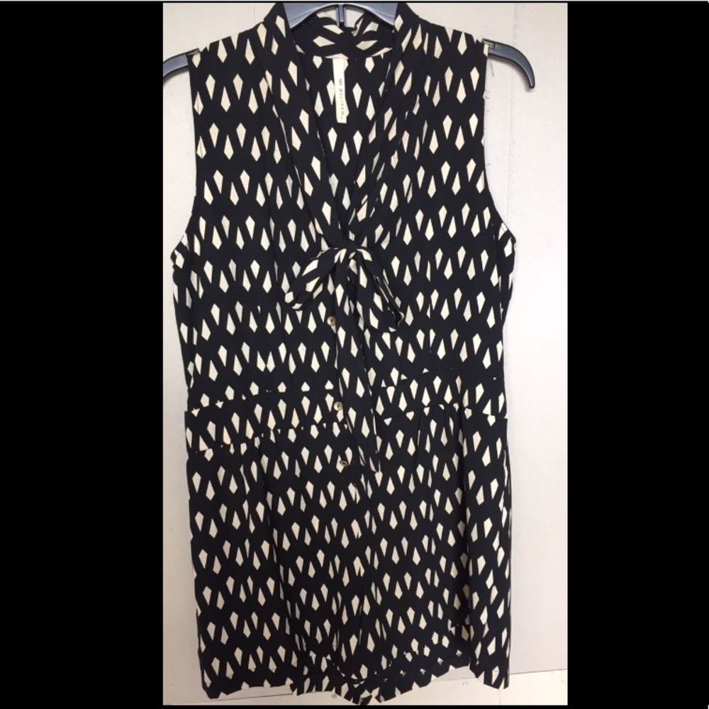 Adorable Black & Cream Tie Front Romper!