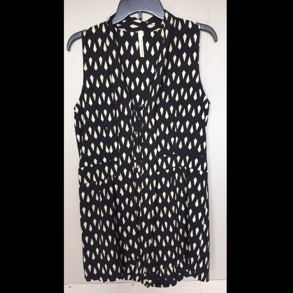 Adorable Black & Cream Tie Front Romper! - Picture 2 of 3