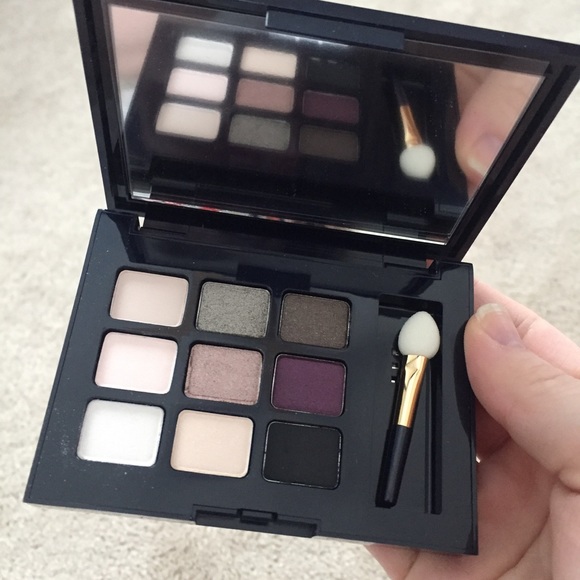 Estee Lauder Other - 🎉HP🎉Estée Lauder eyeshadow compact with mirror