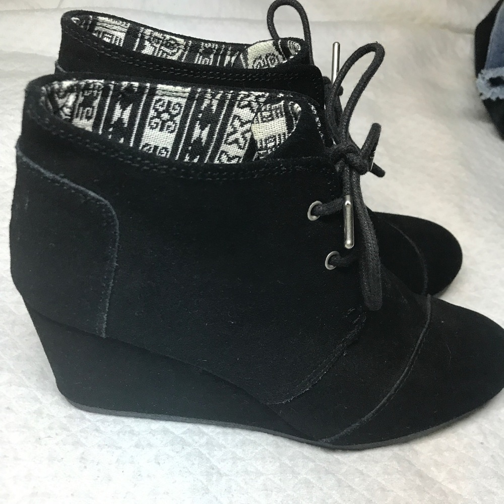 Toms wedges