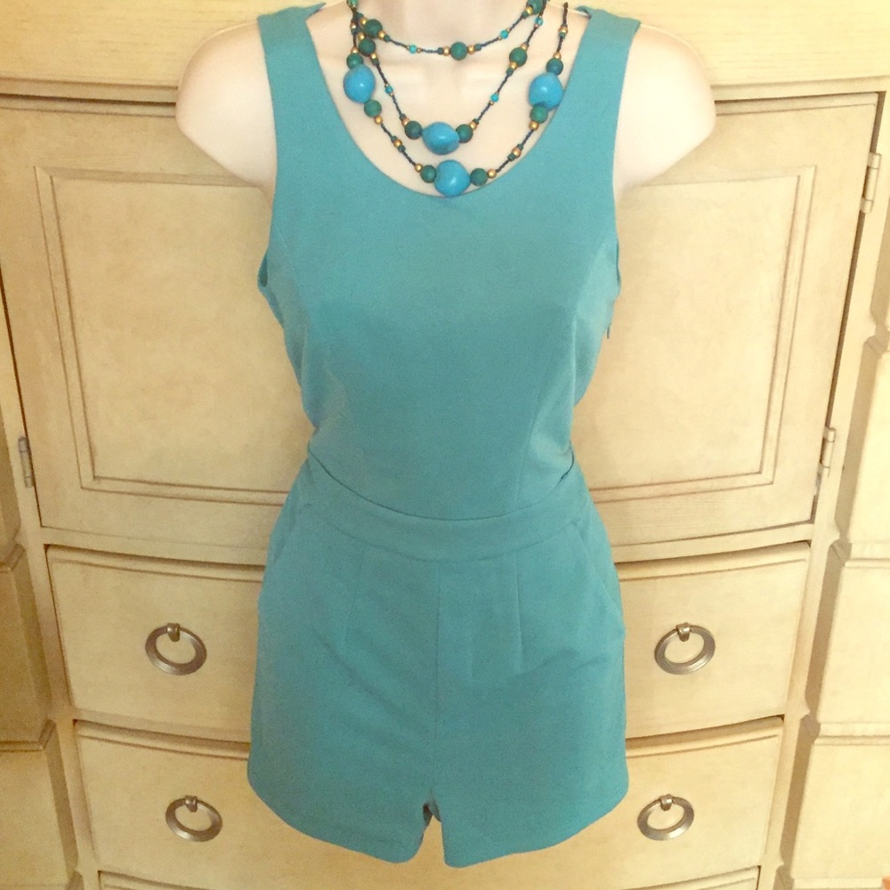 Adorable turquoise romper💋