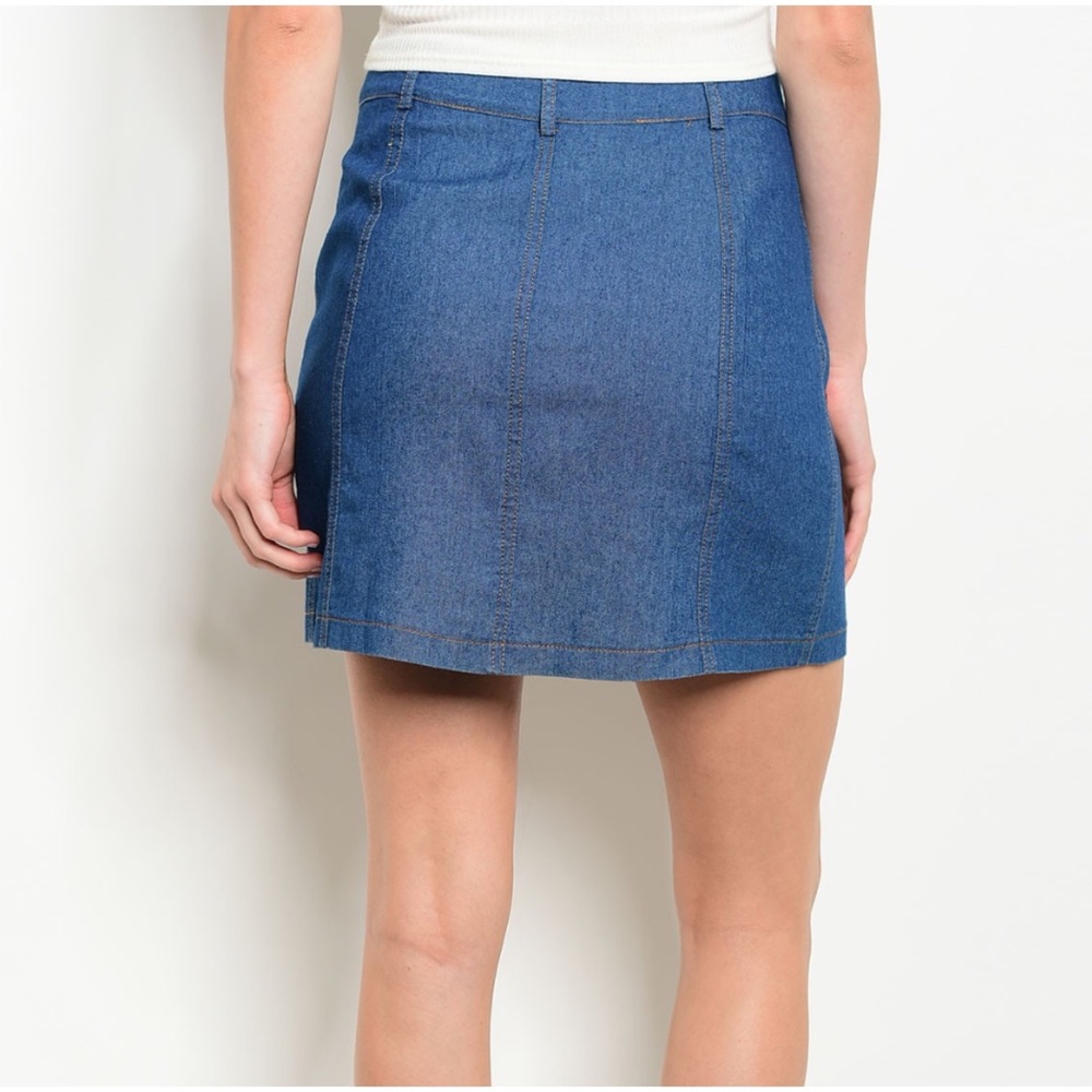 Denim skirt with rose patch detail - Picture 4 of 4