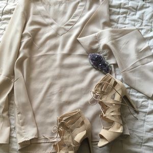 PRICE ⬇️ Bell-Sleeve blouse