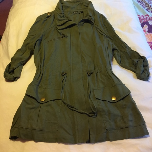 πHP π Apt 9. Solid Roll-Tab Utility Jacket - Picture 2 of 2