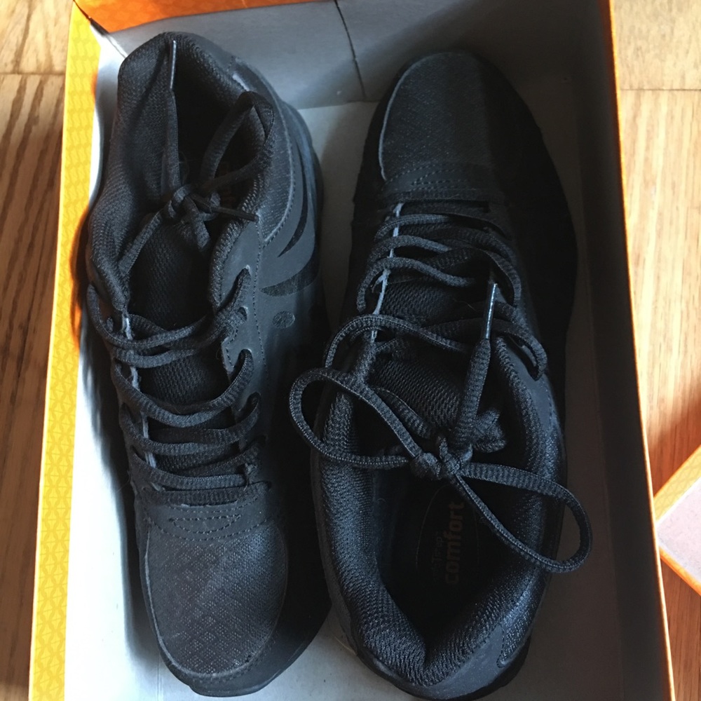 Safe T Step non slip black sneakers