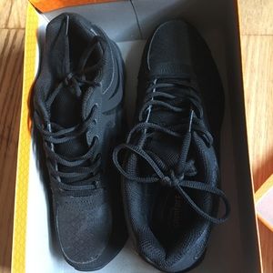 Safe T Step non slip black sneakers