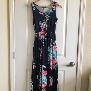Floral maxi dress with pockets