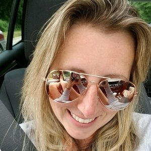 Meet your Posher, Lauren