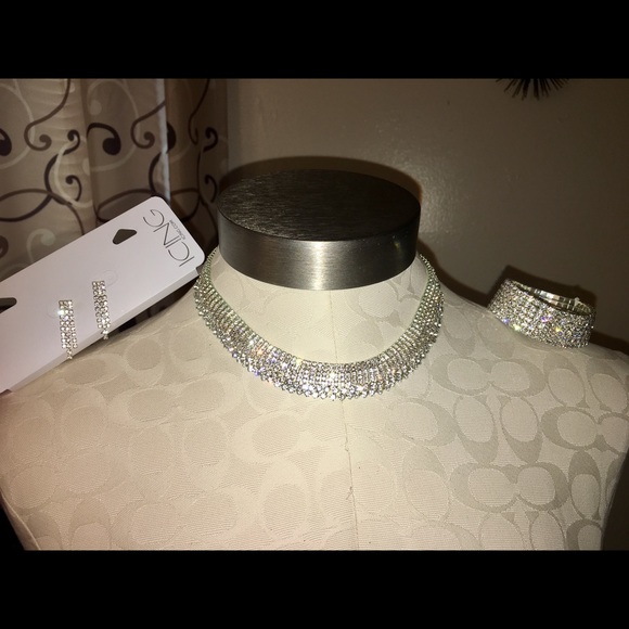 Vera Wang Long strapless bridesmaid dress Size 10 - Picture 5 of 5