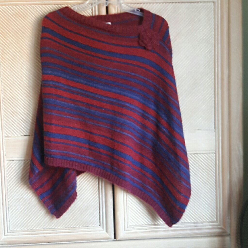 Max studio , poncho one size fits all