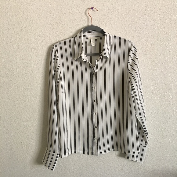 PRICE FIRM‼️Striped Collared Shirt 🌸 - Picture 2 of 5