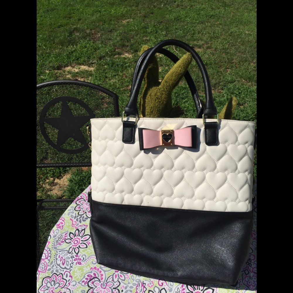 Betsey Johnson Tote💗 Gold Chain shoulder strap