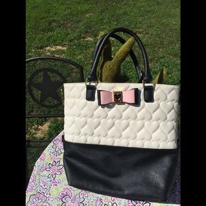Betsey Johnson Tote💗 Gold Chain shoulder strap