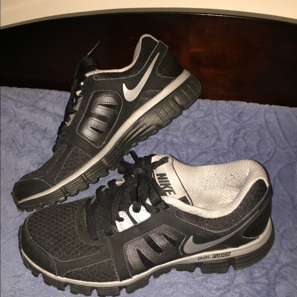 Nike Dual Fusion size 7.5