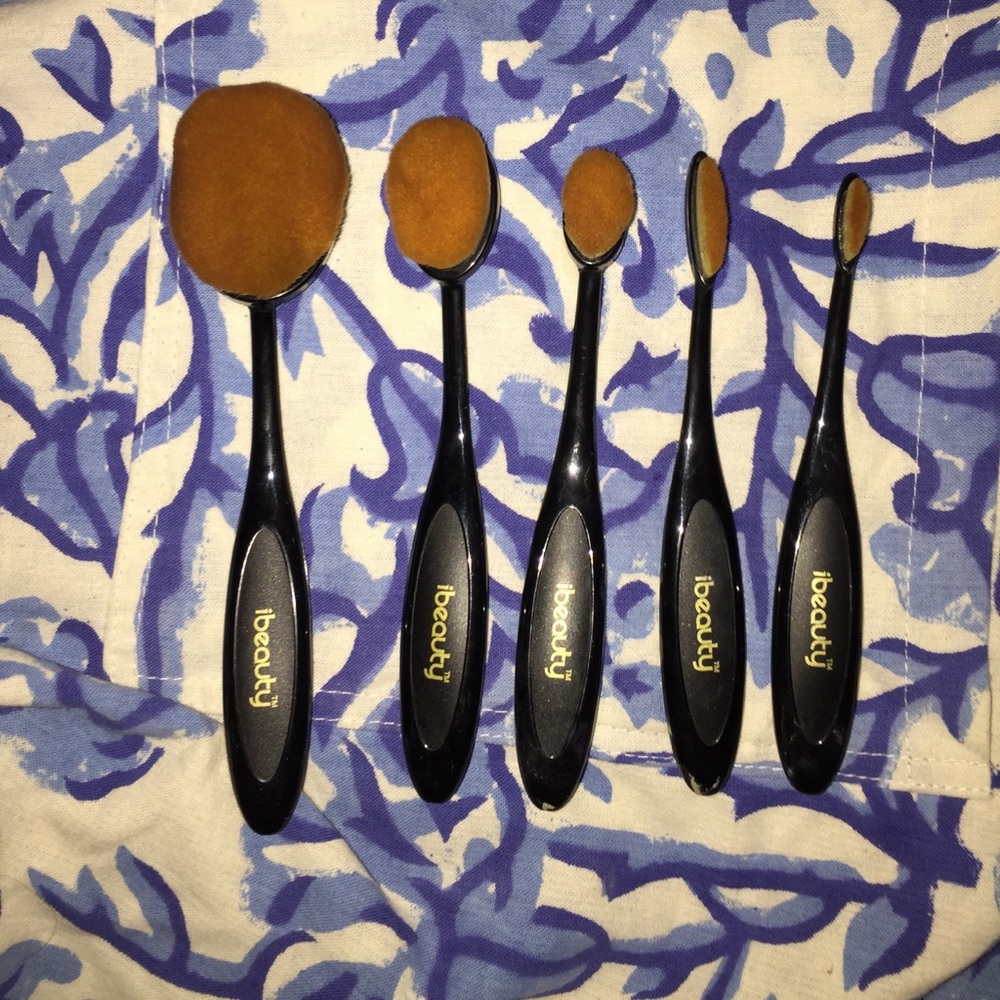 OVAL STYLE MAKEUP BRUSH SET (5)