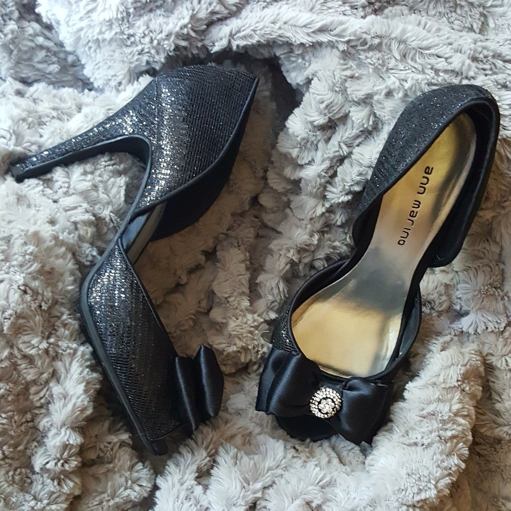 Classy Elegant Shimmering Glam Heels With Bows