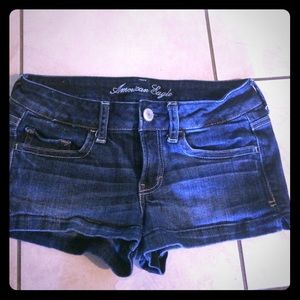 📍American Eagle size 4 jean shorts
