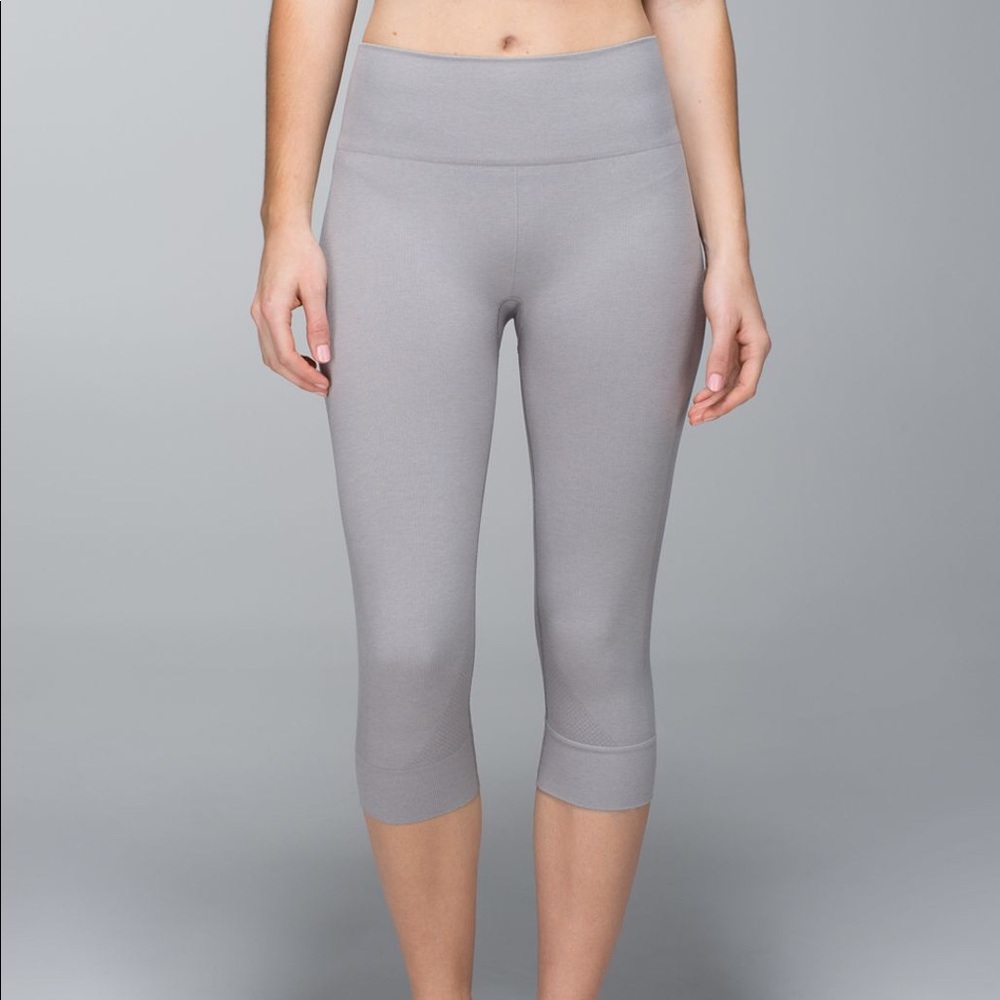 Lululemon Seamlessly Street Crops