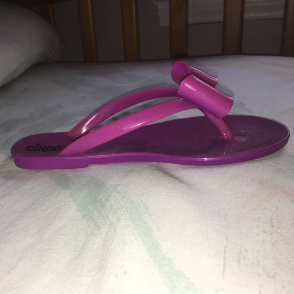 Girls circo purple flip flops