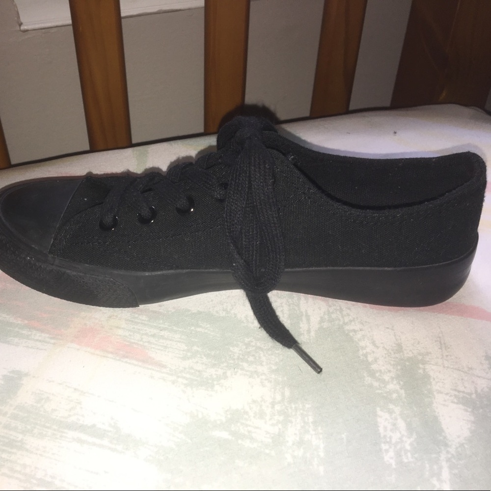 Unisex black Cherokee sneakers