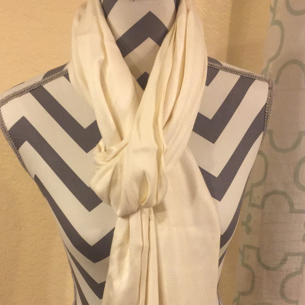 Cream scarf - Picture 2 of 2