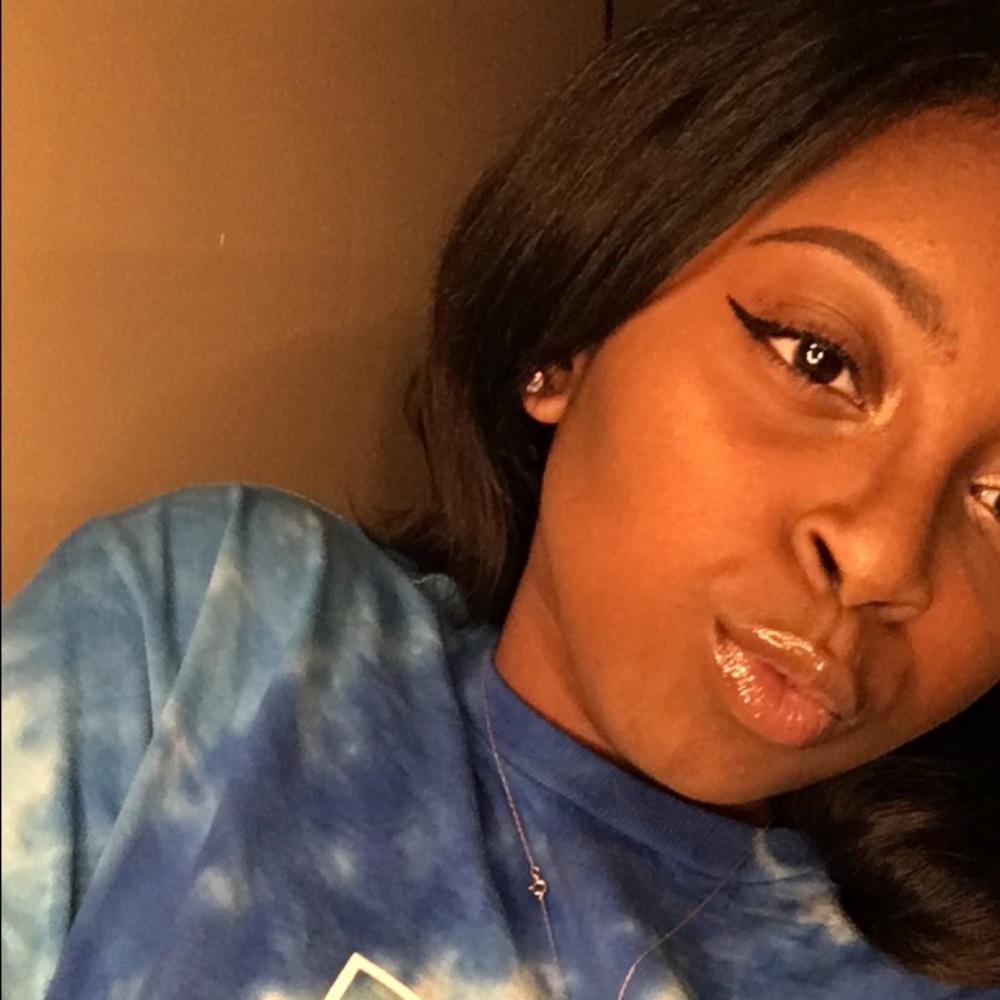 Meet your Posher, Kayla