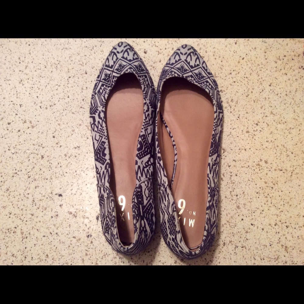 SOLD 🎈PRICE DROP🎈 Mix No. 6 Blue Patterned Flats