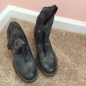 Dingo leather boots
