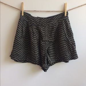 AMERICAN EAGLE OUTFITTERS flowy shorts