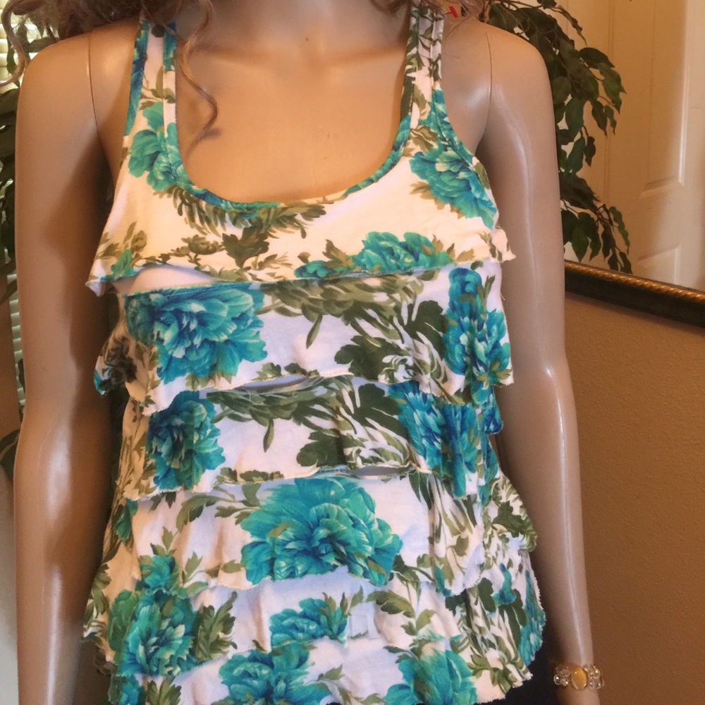 Cute Layered Razor Back Top sz small