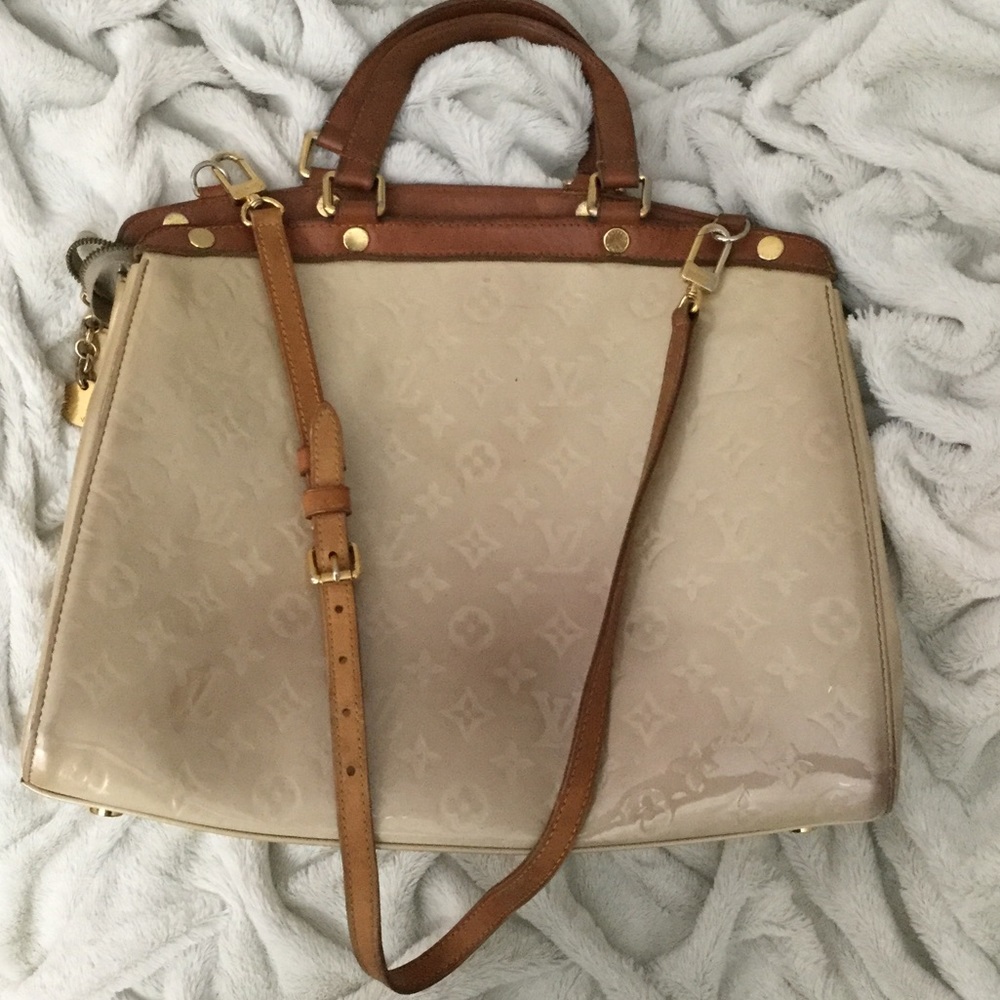 Authentic LouisVuitton Vernis Leather Shoulder Bag