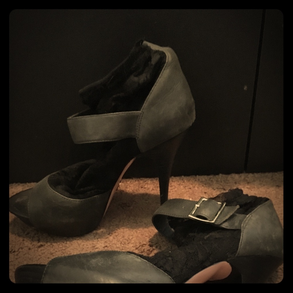 Betsey Johnson size 9 open-toe pumps