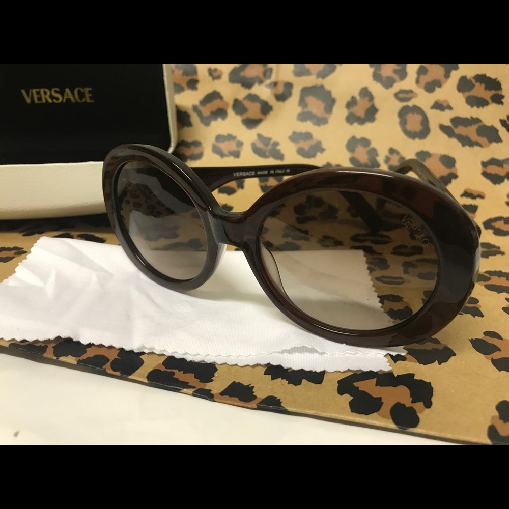 Adorable designer brown round sunglasses