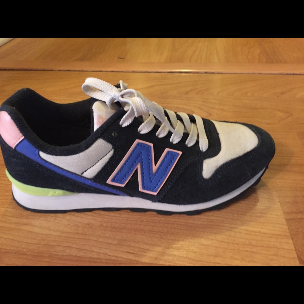 NEW BALANCE SNEAKERS