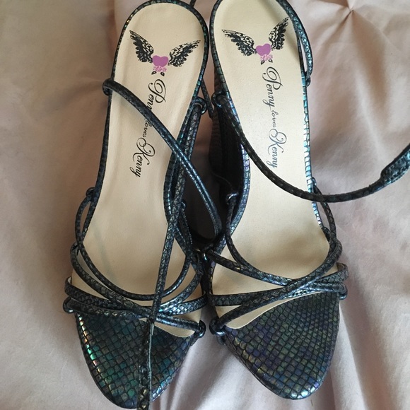 SOLD Penny Loves Kenny wedges - Picture 2 of 5