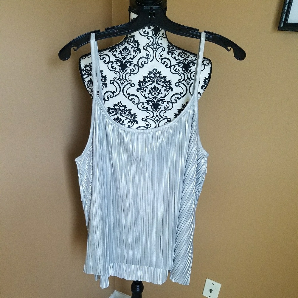 H&M Tank Top - Picture 2 of 5