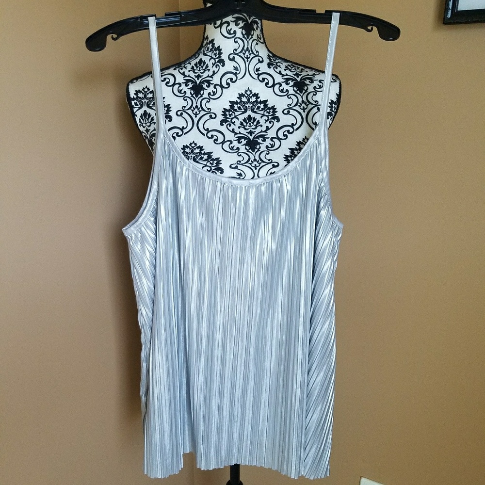 H&M Tank Top - Picture 3 of 5