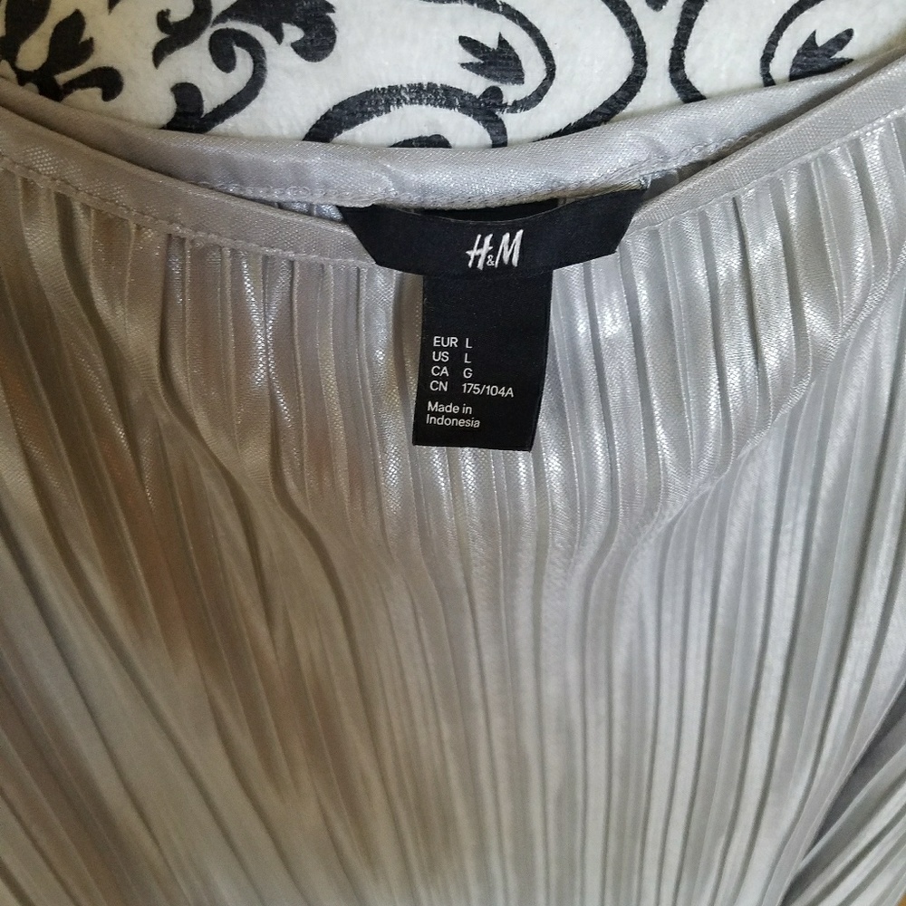 H&M Tank Top - Picture 4 of 5