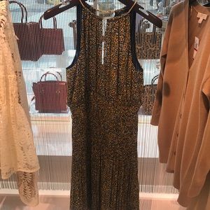Dress! Open slit in the front and back!