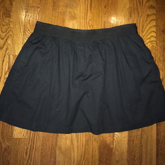 Black skirt - Picture 1 of 3