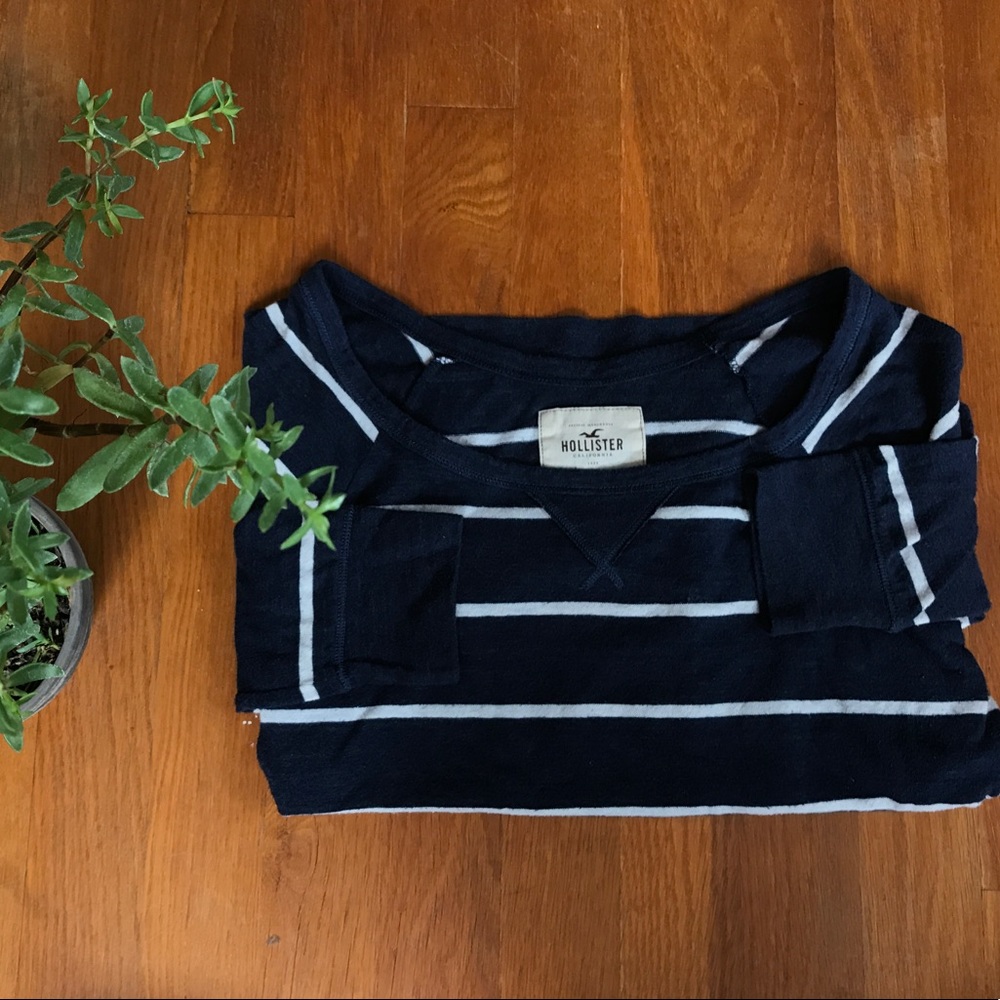 Light Hollister Pullover Sweatshirt