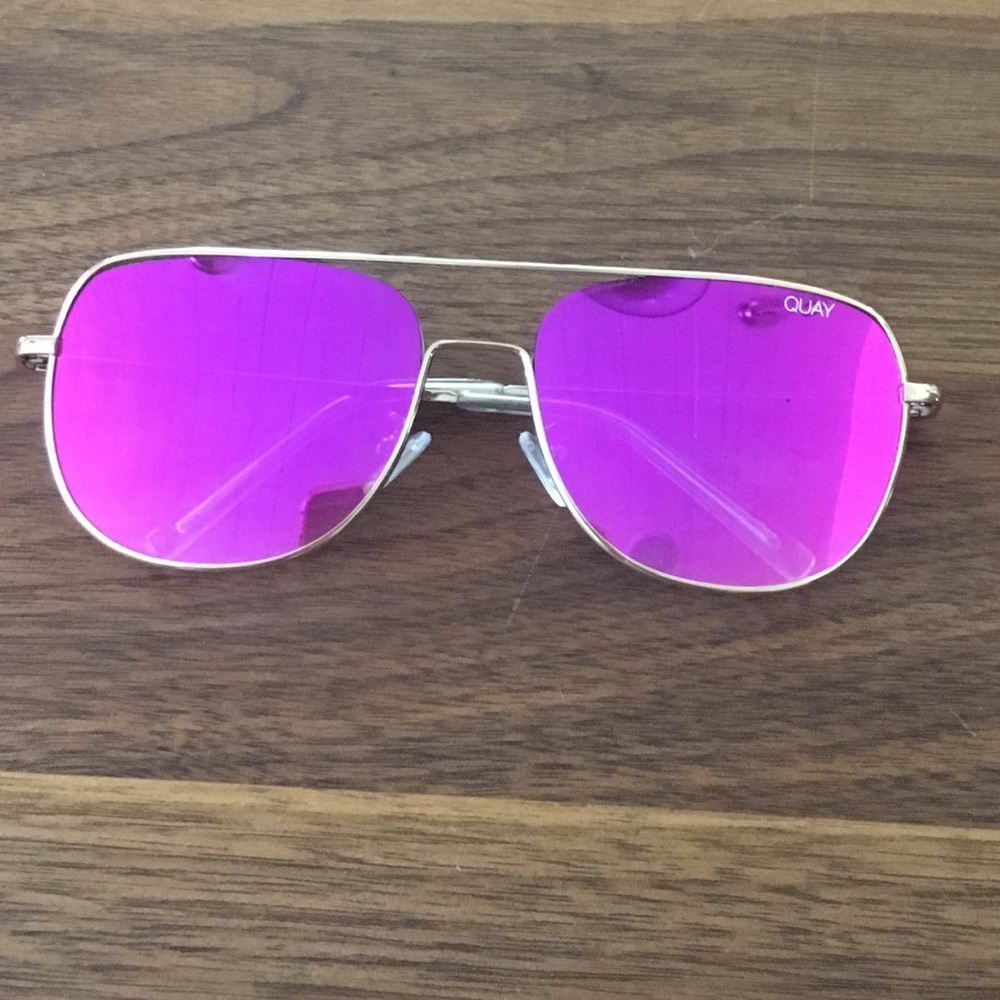 Quay running riot sunglasses