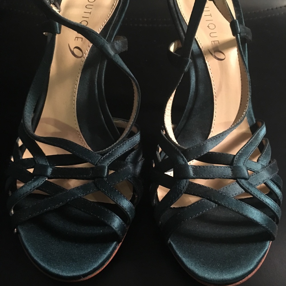 Boutique 9 Green Strappy Pump Size 6