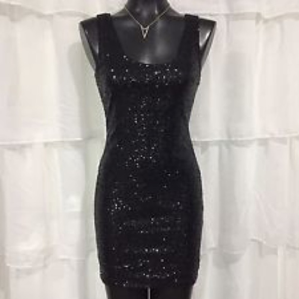 Rue 21 black sequin mini dress 👗🖤✨